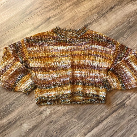 Forever 21 Sweaters - 🎶Beautiful Crochet Semi Cropped w/balloon sleeves